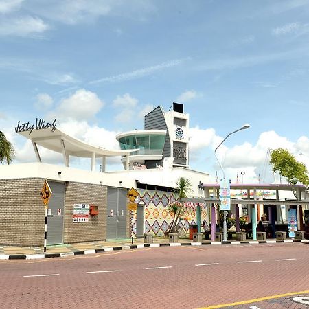 Brezza Hotel Lumut Exterior foto