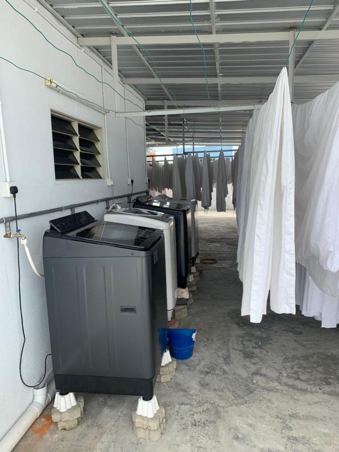 Brezza Hotel Lumut Exterior foto