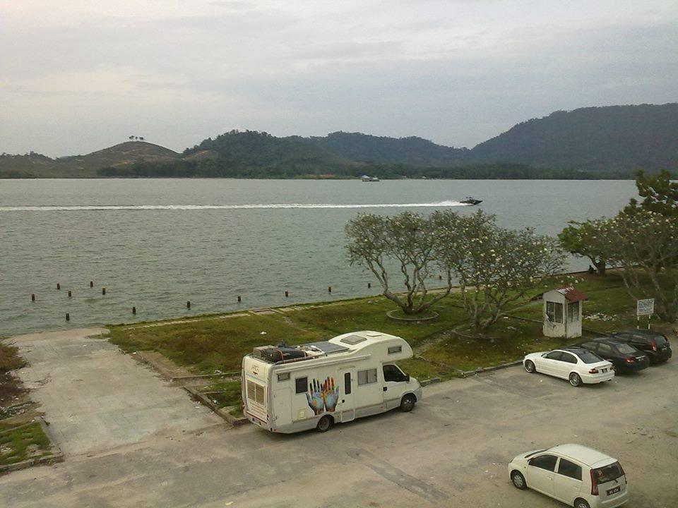 Brezza Hotel Lumut Exterior foto