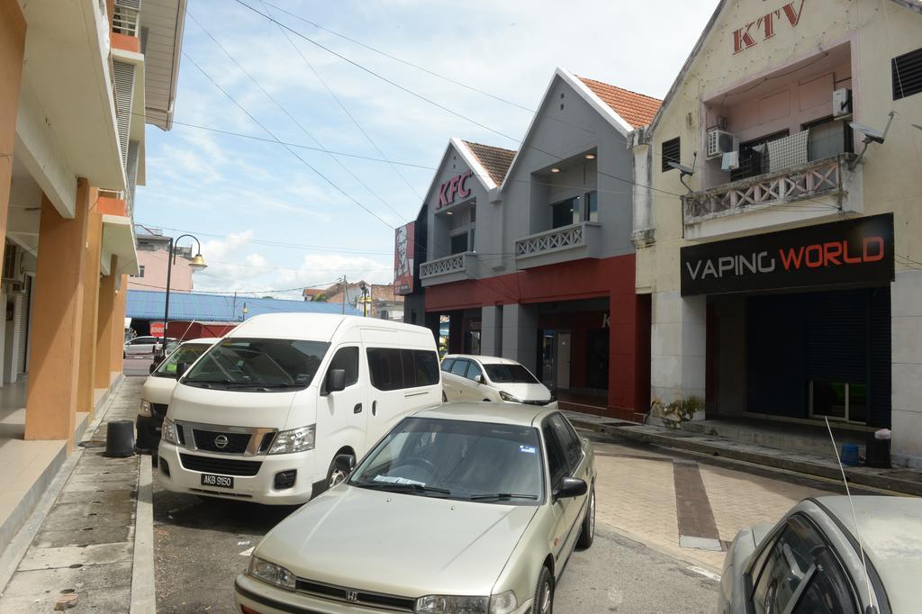 Brezza Hotel Lumut Exterior foto