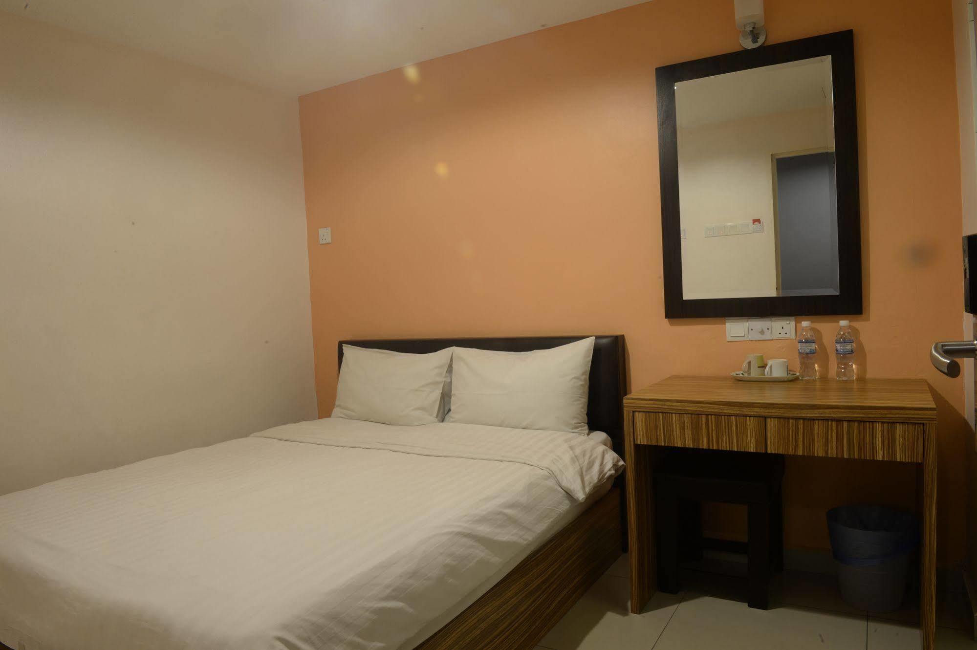 Brezza Hotel Lumut Exterior foto